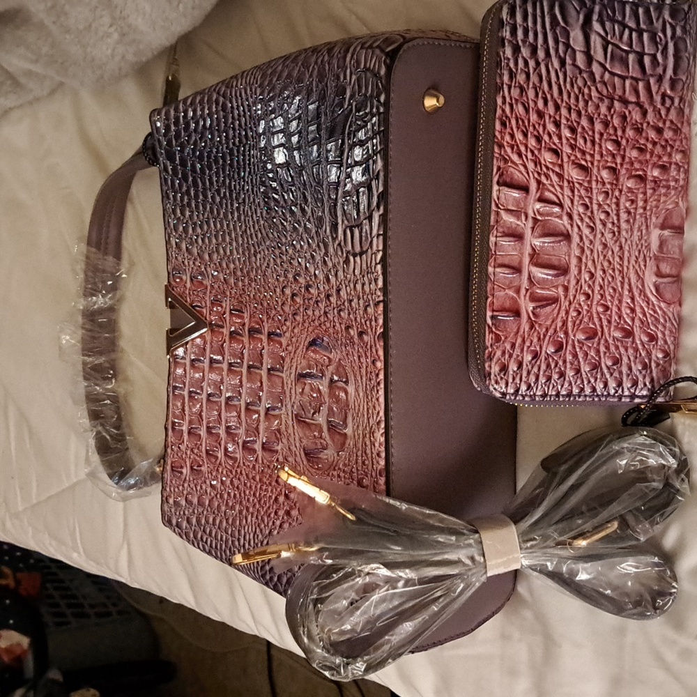 V Botique bag with wallet & crossbody strap